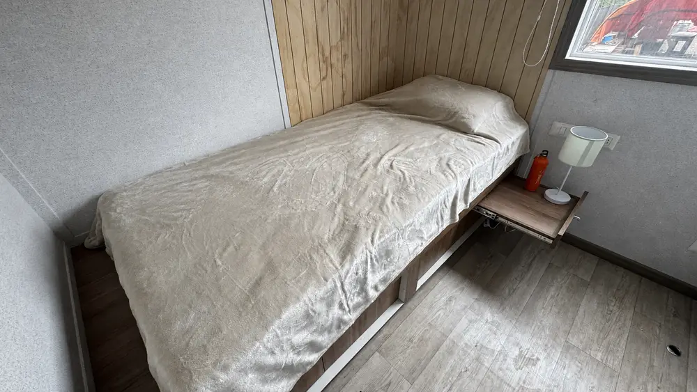 Interior del módulo dormitorio TrailerCamp